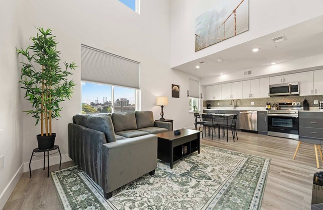 Prime 1 Bedroom, 2 Bath Apt w/ Paid Parking