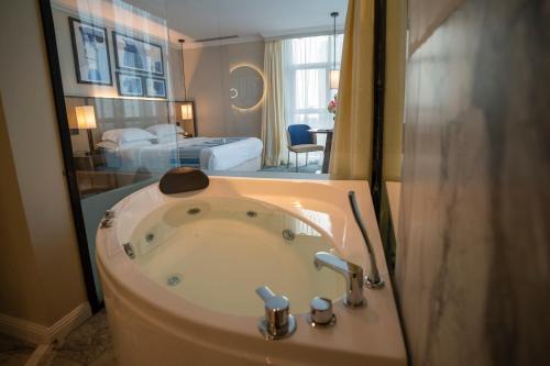 Prime Al Corniche Hotel