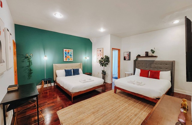 Prime / King Bed / 2 En-Suite Bathrooms / 65"TV