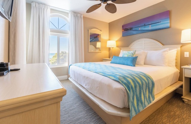 Prime Location! 4 Beachfront Units, Free Parking, Outdoor Pool!