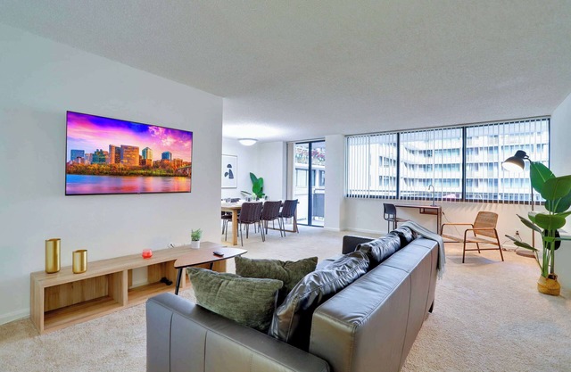 Convenient Apartment Near Airport at Crystal City