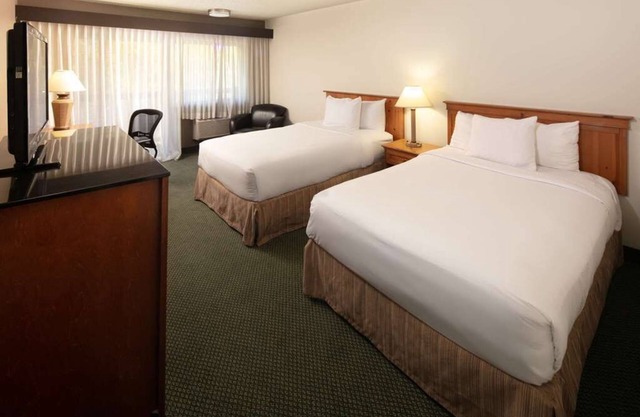 Prime Location at Red Lion Hotel Bellevue! Pool, Pet-Friendly