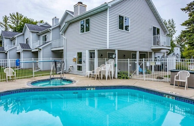 *NEW Listing!* *Prime Location* Fish Creek Hilltop