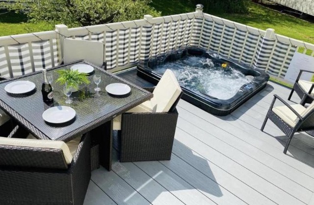Prime Location & Luxurious Hot Tub