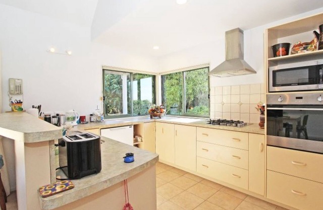 Prime location; Quality Secluded Beach-front Cottage!