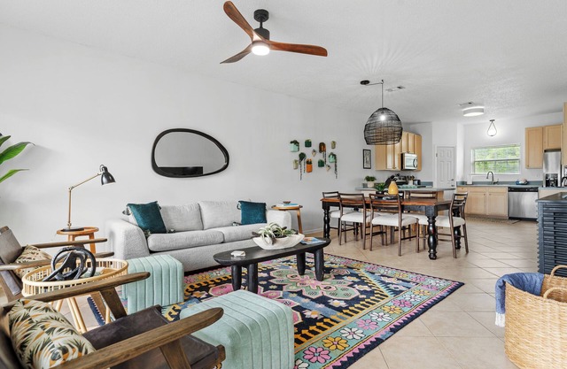 Prime location, steps from beach, shops & restaurants. Golf cart available!