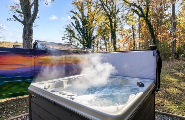 《Prime Location w/HOT TUB ❤Dog Friendly❤ Games, Disc Golf & Fast Wifi》