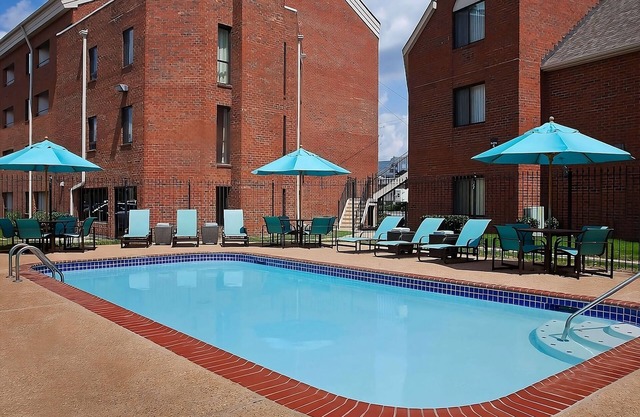 Prime Location! w/ Parking, Pets Allowed, Close to Memphis Rock n Soul Museum!