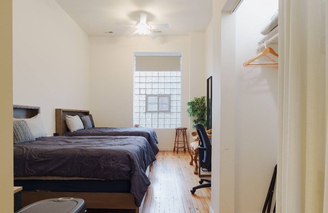 Prime Location Wicker Park Studio Close to Shops & Dining
