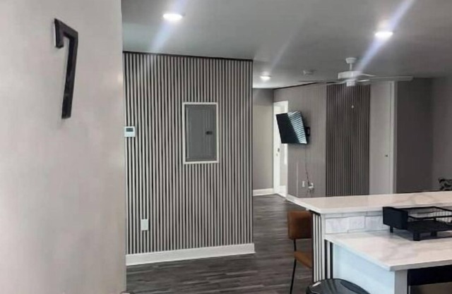 Prime OTR + Queen Bed+Parking Unit 7