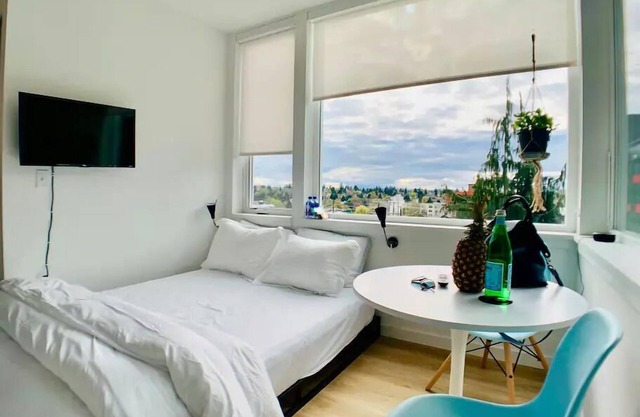 Prime Roosevelt Contemporary Studio