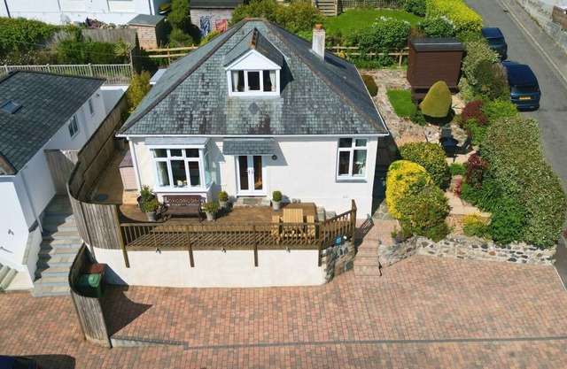 Prime seaside location, wonderful private gardens and stunning sea views
