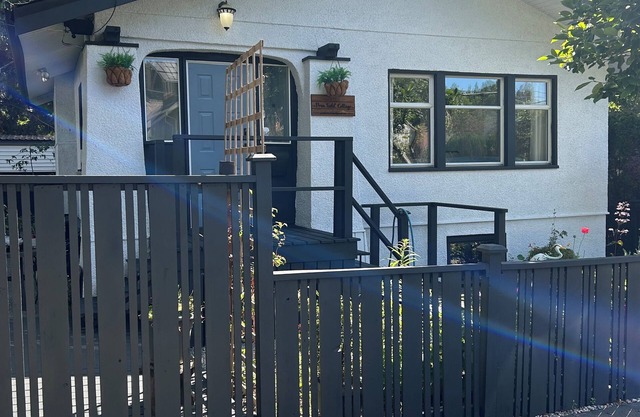 Primfield Cottage is a charming, fully detached 90-day vacation rental Fairfield