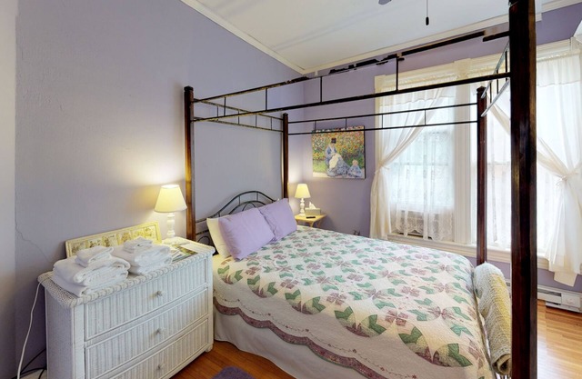 Queen-Path Room-Vue sur Rue-Suite-Salle de bain privée séparée