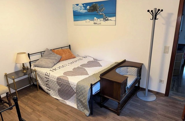 -Prince's room- / vacation apartment furnished with old English furniture