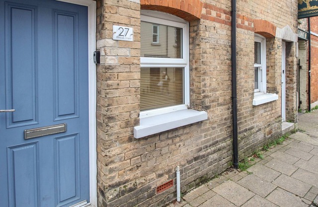 PRINCES HOUSE, pet friendly, character holiday cottage in Dorchester