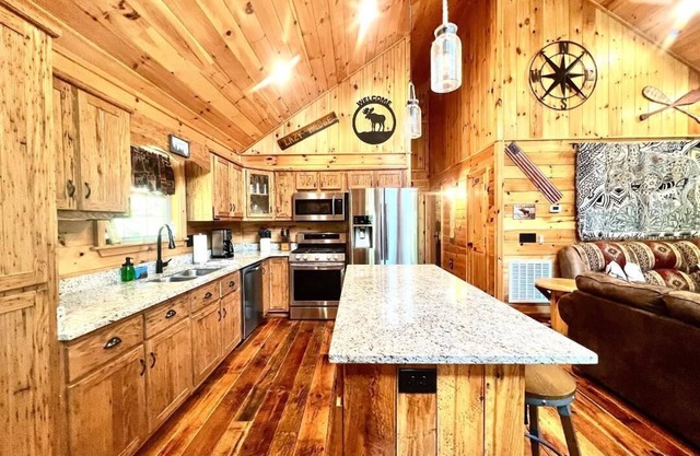 Pristine 2 bedroom cabin in the mountains of North Carolina