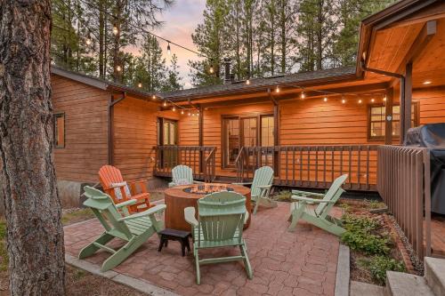 Pristine Cabin on Wooded Lot. Fantastic Location Pool Table
