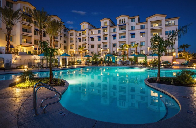 Luxueux Condo Luxueux avec piscine chauffée et vues!