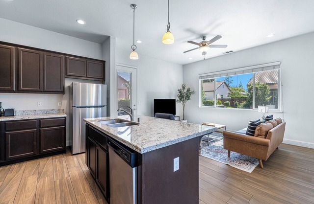 Pristine Luxury Home #3 - Walk to Restaurants