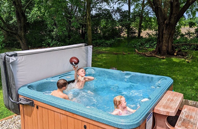 Grande maison RÉNOVÉE! Près de Cedar Point, Sports Force Park & Islands! JACUZZI
