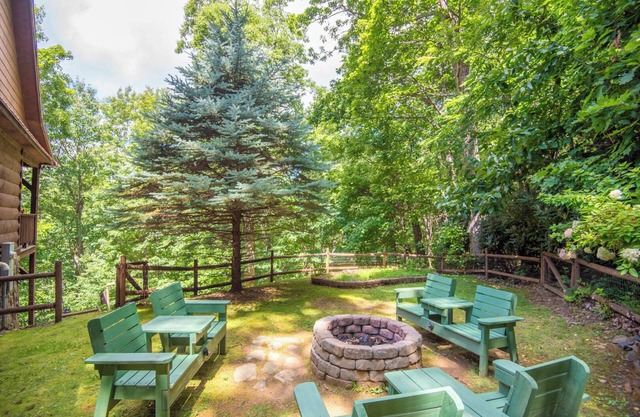 Privacy + Pool Table + FIRE PIT & Location!