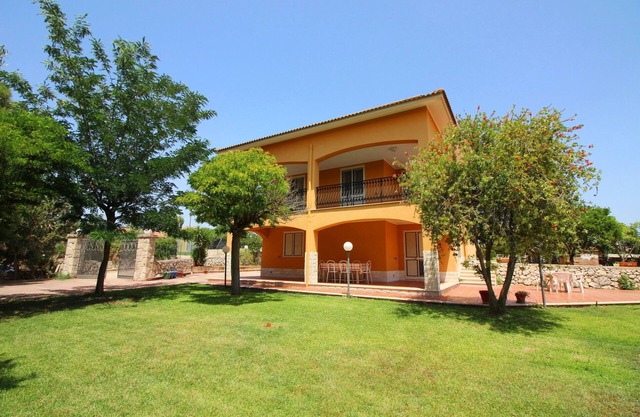 MAISON INDIVIDUELLE AVEC PISCINE PRIVEE PRES DE SYRACUSE