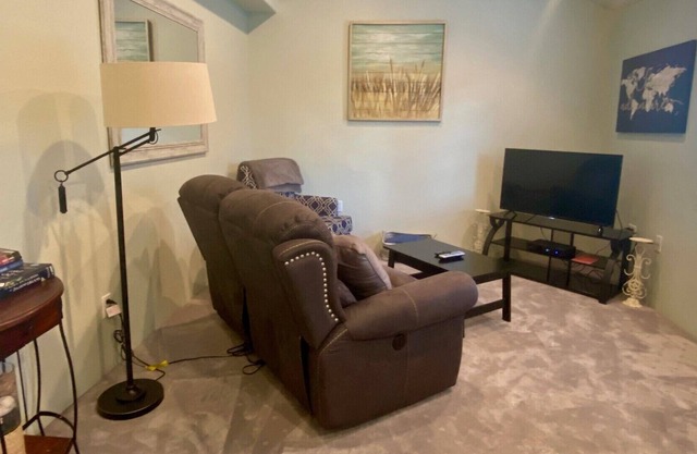 Private 1 bedroom 1 bath furnished guest house centrally located in Medford.