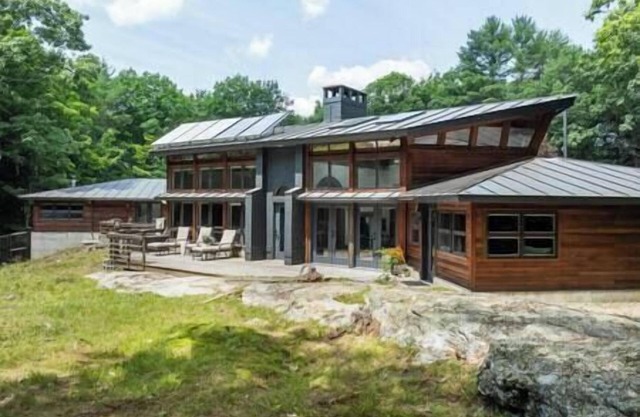 Private 10+ Acre Sanctuary!! Custom Home in Norway