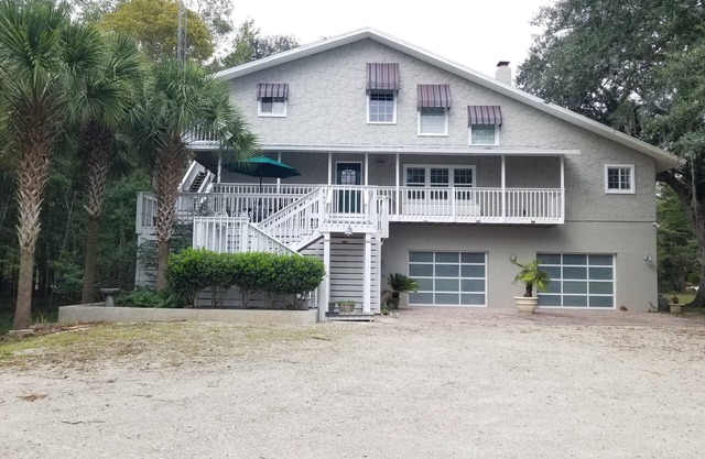 Ranch privé de 12 acres pour 10 personnes sur la rivière Santa Fe. Animaux acceptés avec 30 $ de frais