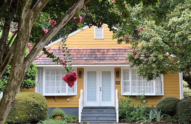 Cottage dans le quartier historique de Yorktown (anciennement Galerie of Nancy Thomas, artiste populaire)