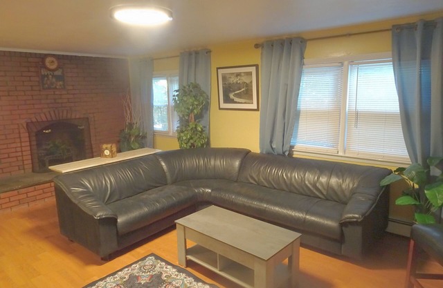 Private 1-bedroom apartment in beautiful town of Centerport. Great amenities!