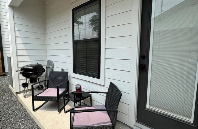 Private 1BR near the Heights