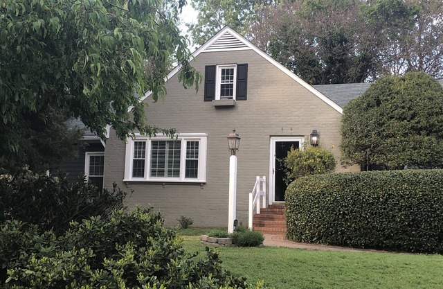 2 000 Sq Yorktown Cottage (dba Yorktown Cottages)