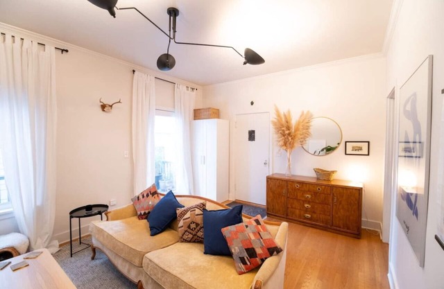 Private 2 Bedroom Bungalow w/ Wi-Fi + Kitchen