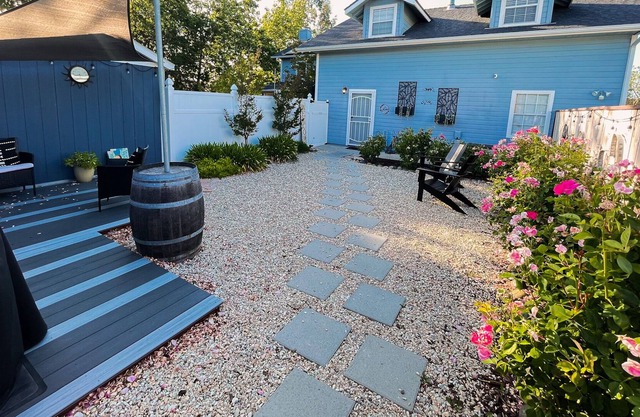 Private 2 BR East Side Cottage close wineries, golf and downtown