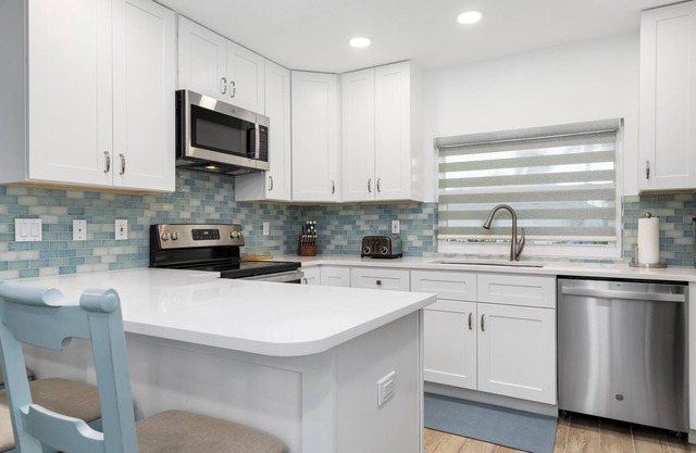 Private 2 BR steps from beach on Casey Key