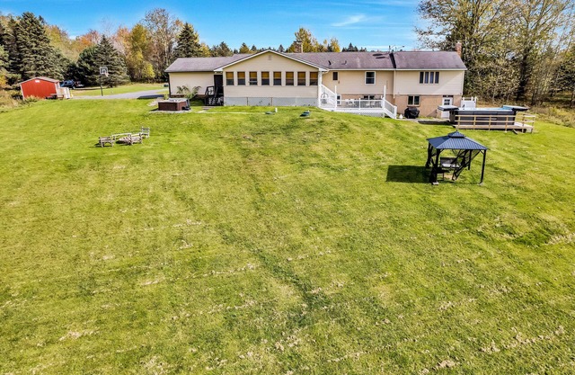 Private 22 Acres, Heated Pool Spa, Hot Tub, Game Room, Pool Table, Near Slopes