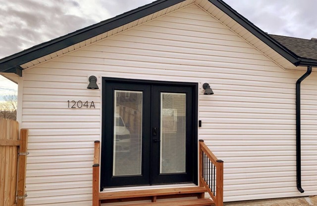 Alemania Haus - New cozy guest haus on Market Street!
