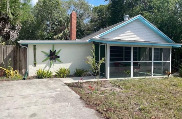 Private, 3 Bedroom - Entire Home w/ large fenced yard