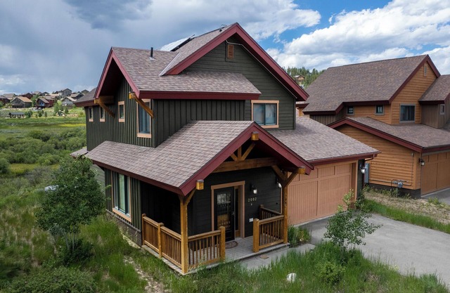 Private 3 bed home, mountain views, pets allowed