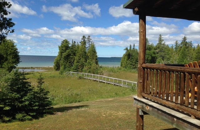 Private 4 Acre Accueil sur le lac Michigan Minutes de l'action en Downtown St. Ignace.