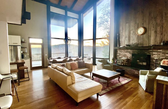 Private 6 bedroom Chalet 5min to Mt Snow