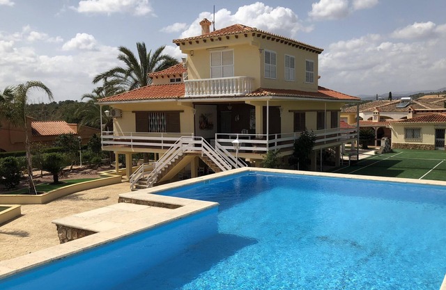 Privé 6 Chambre Maison avec WIFI, piscine privée et court de tennis