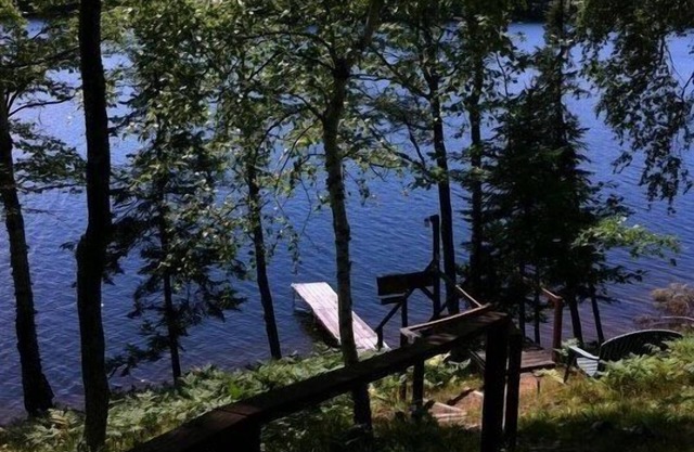 Maison privée et paisible au bord du lac sur le lac Lindsley sur la chaîne des lacs Cisco