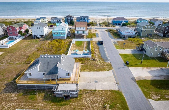 Private & Quiet Family Retreat: Steps to the Beach