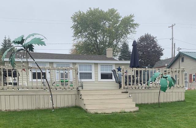 Private waterfront Cottage on all sports lake