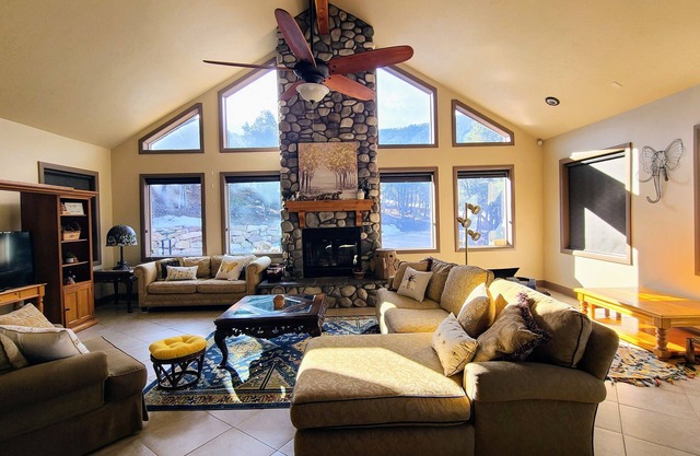 Private and secluded mountain cabin