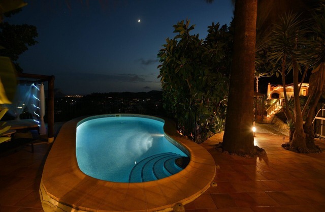 Villa avec piscine sécurisée,superbe vue mer, proche mer,wifi,cuisine d'été,clim