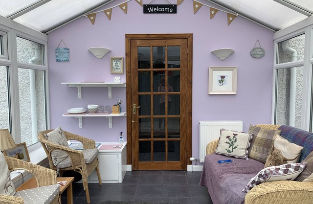 Place privée de 2 chambres avec véranda et parking n ° LochNess en route vers Skye
